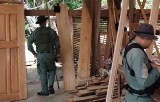 Durante las inspecciones, se identificaron incumplimientos relacionados con la acumulación de desechos en proximidad a fuentes hídricas. Foto. Cortesía