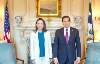 El secretario de Estado, Marco Rubio, y la líder opositora de Venezuela, María Corina Machado. Foto: EFE
