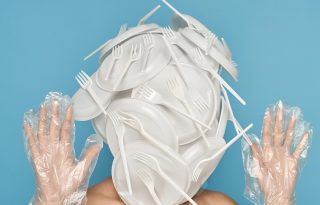  Los científicos designaron como microplásticos a las diminutas partículas que miden menos de 5 milímetros. Foto: EFE