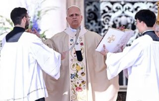 El papa León XIV en la multitudinaria misa de Domingo de Resurrección celebrada en la plaza de San Pedro del Vaticano. Foto: EFE/EPA/Riccardo Antimiani