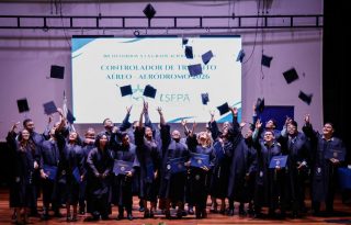 Hace más de una década que Aeronáutica Civil no graduaba una promoción de controladores aéreos. Cortesía AAC