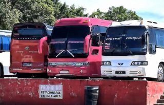 Muchos usuarios optan por posponer sus traslados ante las incomodidades que representan los retrasos prolongados. Foto. Thays Domínguez