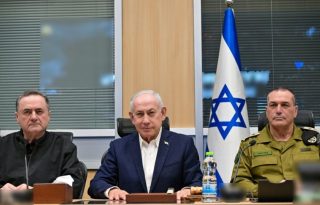 El primer ministro israelí, Benjamin Netanyahu (centro). Foto: EFE