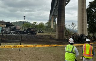 Inspección al área de la explosión. Foto: Cortesía