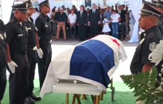 Durante la ceremonia, el ministro de Seguridad destacó el sacrificio que implica la labor policial, señalando que “hoy despedimos al padre, al hijo, al amigo y al compañero”. Foto. Thays Domínguez