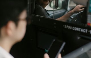 Las plataformas digitales funcionan en todo el mundo, como servicio alterno al transporte selectivo. Foto ilustrativa