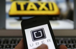 Los conductores pasan de ser transportistas de servicio de lujo a ser taxistas. Foto: Archivo