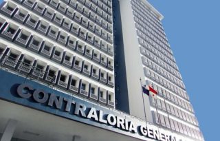 La Contraloría dice que ha entregado los salarios a tiempo.