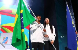 Atletas abanderados de Brasil. Foto: EFE