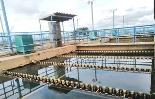 los equipos técnicos ya se encuentran trabajando en conjunto con la empresa contratista encargada del proyecto de mejora de la planta, con el objetivo de restablecer el servicio de agua. Foto. Archivo
