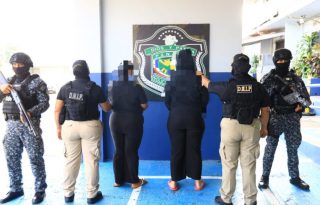 Los aprehendidos fueron puestos a órdenes de las autoridades. Foto: Cortesía