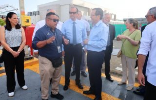 El presidente de Isaac Herzog durante el recorrido en las esclusas de Miraflores. Foto: Cortesía