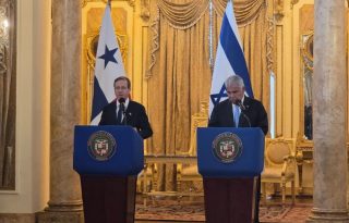 El presidente del Estado de Israel, Isaac Herzog, junto a su homólogo panameño, José Raúl Mulino. Foto: Vivian Jiménez