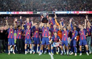 Jugadores del Barcelona celebran el título de LaLiga. Foto: EFE