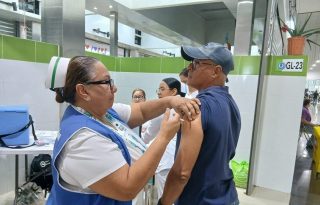 Las mujeres embarazadas también forman parte del plan de vacunación.