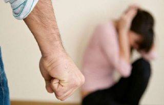 Algunas mujeres pueden haber sufrido violencia sexual por su pareja.
