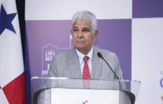 Mulino defiende el aumento de planilla estatal como respuesta a nuevas demandas de servicios públicos.