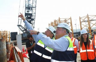 MOPS y UNOPS revisan avances del cuarto puente sobre el canal.