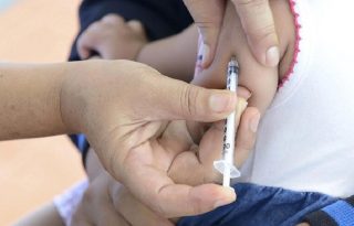 Personal de salud refuerza medidas en centros de atención de primera infacia.  