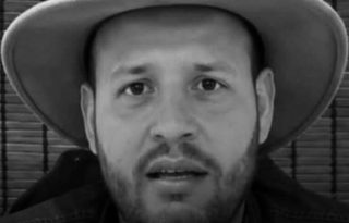Devia fue asesinado el viernes por la noche. 