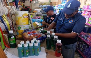 Sancionan a empresas por incumplir leyes de consumo.