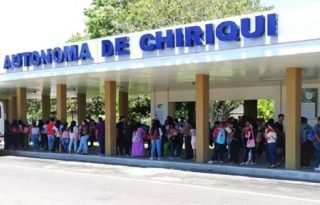 Los estudiantes están preocupados por lo que pasa en la universidad.