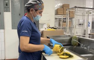 La CCS distribuye más de 11,000 raciones de comida diarias en hospitales. 