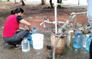 El agua sigue sin ser apta para el consumo humano. Foto: Thays Domínguez