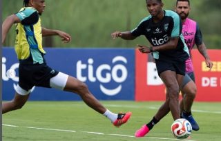 Edgardo Fariña (izq.) y Fidel Escobar en los entrenamientos con la selección. Foto: FPF