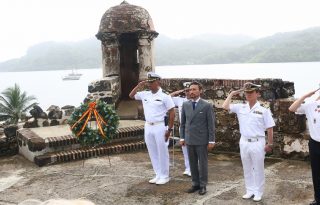 La fragata Álvaro de Bazán de la Armada de España arribó este miércoles en aguas cercanas a Portobelo. Foto: EFE