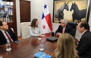 Reunión entre el presidente José Raúl Mulino y la líder opositora María Corina Machado.  Cortesía