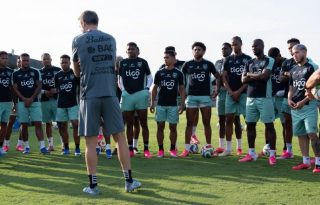 Thomas Christiansen, técnico de Panamá, conversa con sus jugadores. Foto: FPF