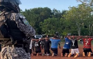 La Policía Nacional continúa la búsqueda de los reos fugados.