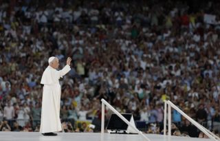 El papa León XIV en el estadio Santiago Bernabéu, en Madrid. Foto: EFE / Ballesteros