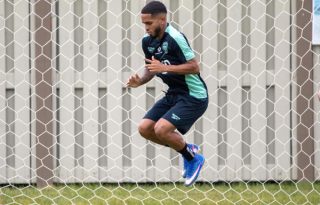 César Yanis durante los entrenamientos con la selección de Panamá. Foto: EFE