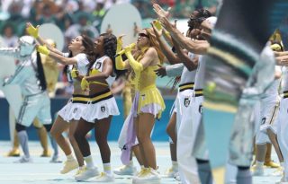 La colombiana Skakira en su presentación en el Estadio Azteca. Foto: EFE