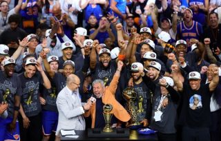 El equipo del New York Knicks festeja su título. Foto: EFE