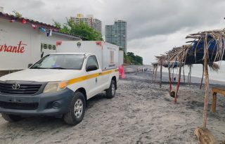 La versión de los acompañantes es que una corriente de resaca sorprendió al ahora occiso y, aunque se intentó rescatarlo, no fue posible.
