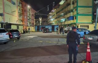 Las autoridades iniciaron la investigación por este hecho violento que dejó a estas tres personas heridas.