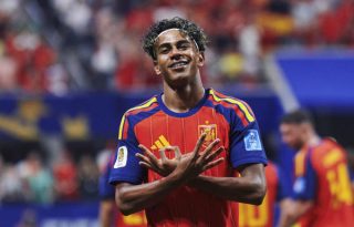 Lamine Yamal  festeja el primer gol de España. Foto: EFE