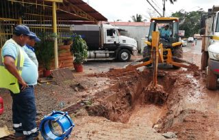 Las tuberías de asbesto-cemento de la red de distribución de agua potable en el distrito de Chame tienen más de 30 años de antigüedad. Foto. Eric Montenegro