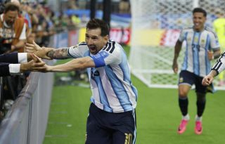 Lionel Messi festega uno de sus goles ante Austria. Foto: EFE