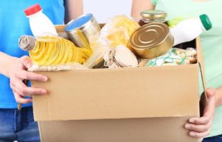 Alimentos no perecederos se convierten en prioridad en los centros de acopio.