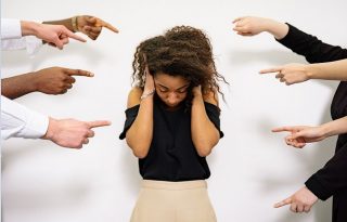 El 71% de ellos afirma haber sido víctima de discriminación en su empleo. Foto: Pexels