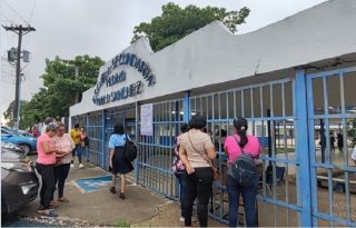 Los estudiantes de este centro eductivo ya han perdido un trimestre de clases. Foto. Eric Montenegro