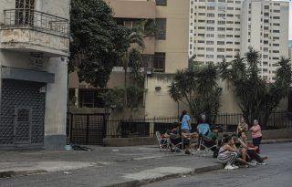 Los trabajos de rescatistas nacionales y extranjeros continúan. Foto: EFE