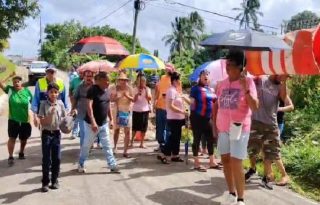 Los residentes del área precisaron que tenían 15 de estar sin agua potable. Foto. Eric Montenegro