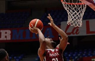 Panamá se enfrenta a Cuba en la Arena Roberto Durán. Foto: Fepaba