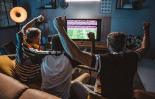 Aficionados a la espera de los cuartos de final. 