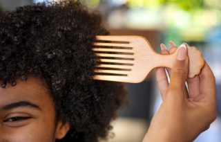 El cabello rizado suele ser más seco que el liso. Foto: Ilustrativa / Freepik